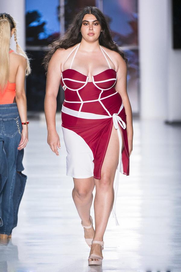 神評(píng)論|有名的大碼超模有幾個(gè)?網(wǎng)友:肉,肉,肉,我想吃肉