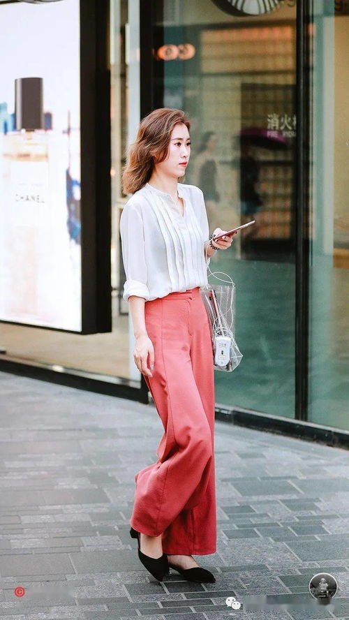 街拍 無論走到哪里,時尚新潮的服裝總是能夠引起大家的關(guān)注